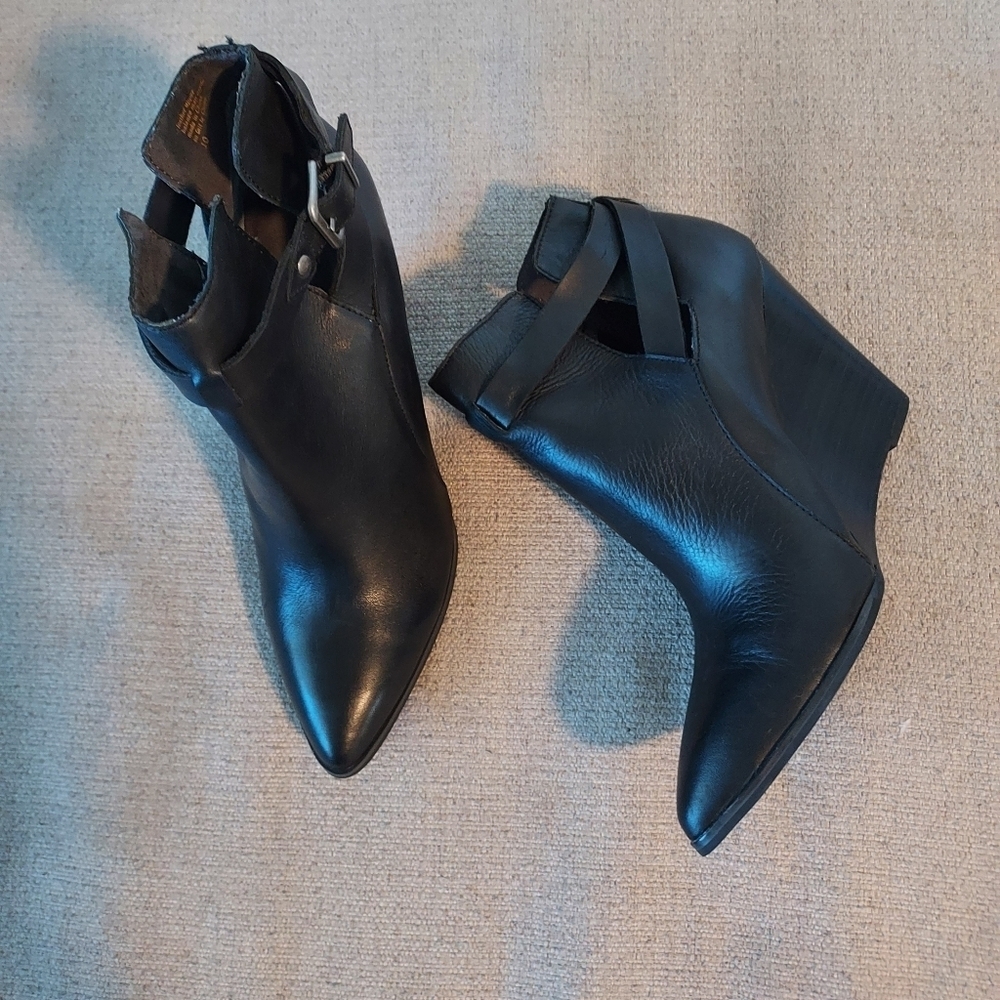 Seychelles Leather Ankle Booties Size 10M